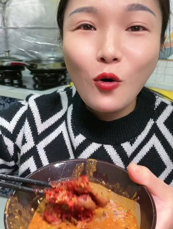 做了四盘麻辣牛肉,这样做的牛肉涮火锅特别嫩,喜欢的姐妹们安排