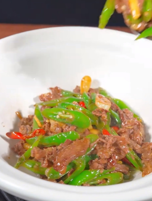 好吃的炒嫩牛肉的家常做法~