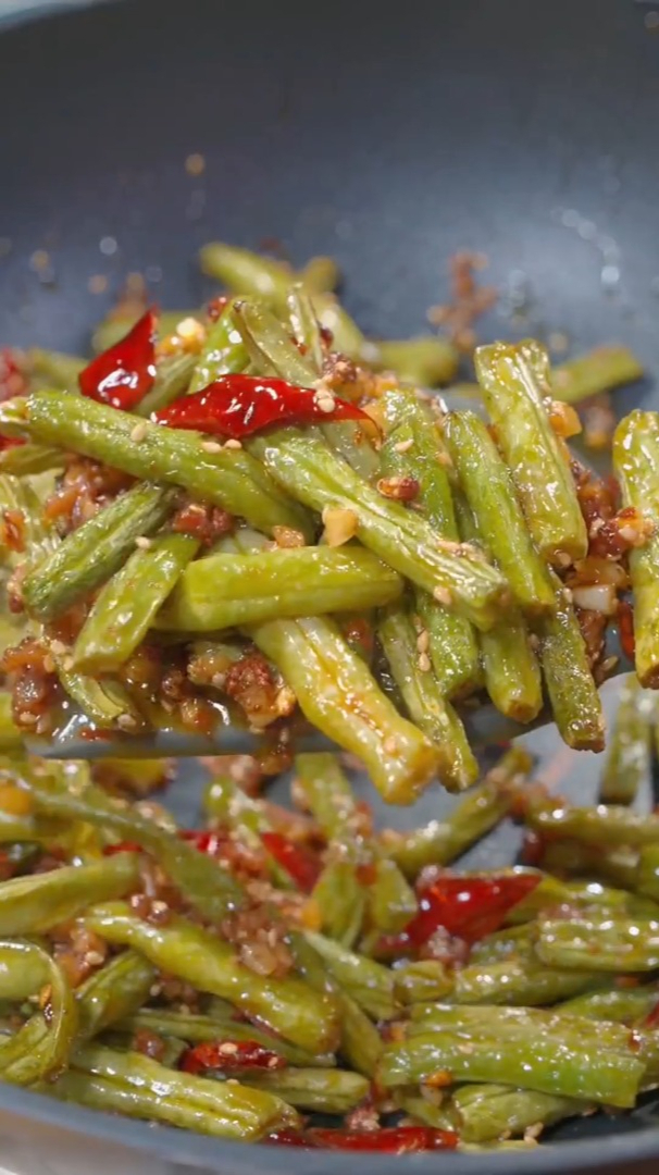 干煸芸豆很多人喜欢吃,在家做不出饭店的味道,教你正确做法~