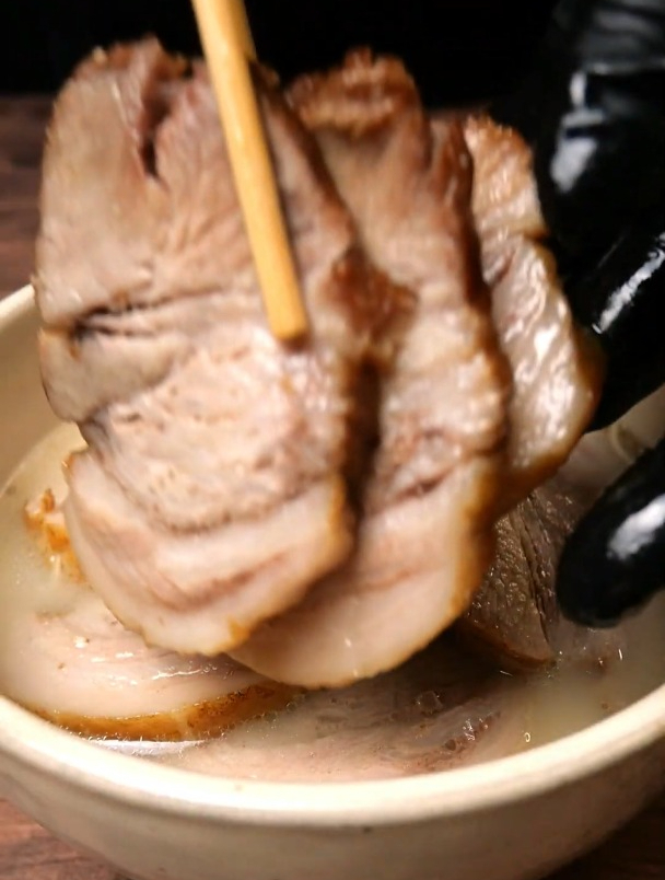 红烧猪肉豚骨拉面