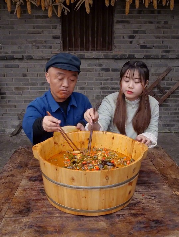 今天给老汉做了一道木桶牛肉,也是第一次做,非常不错