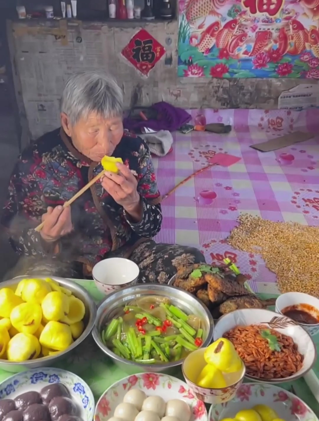 93岁老妈六粘豆包,窝头,炒芹菜粉皮好吃