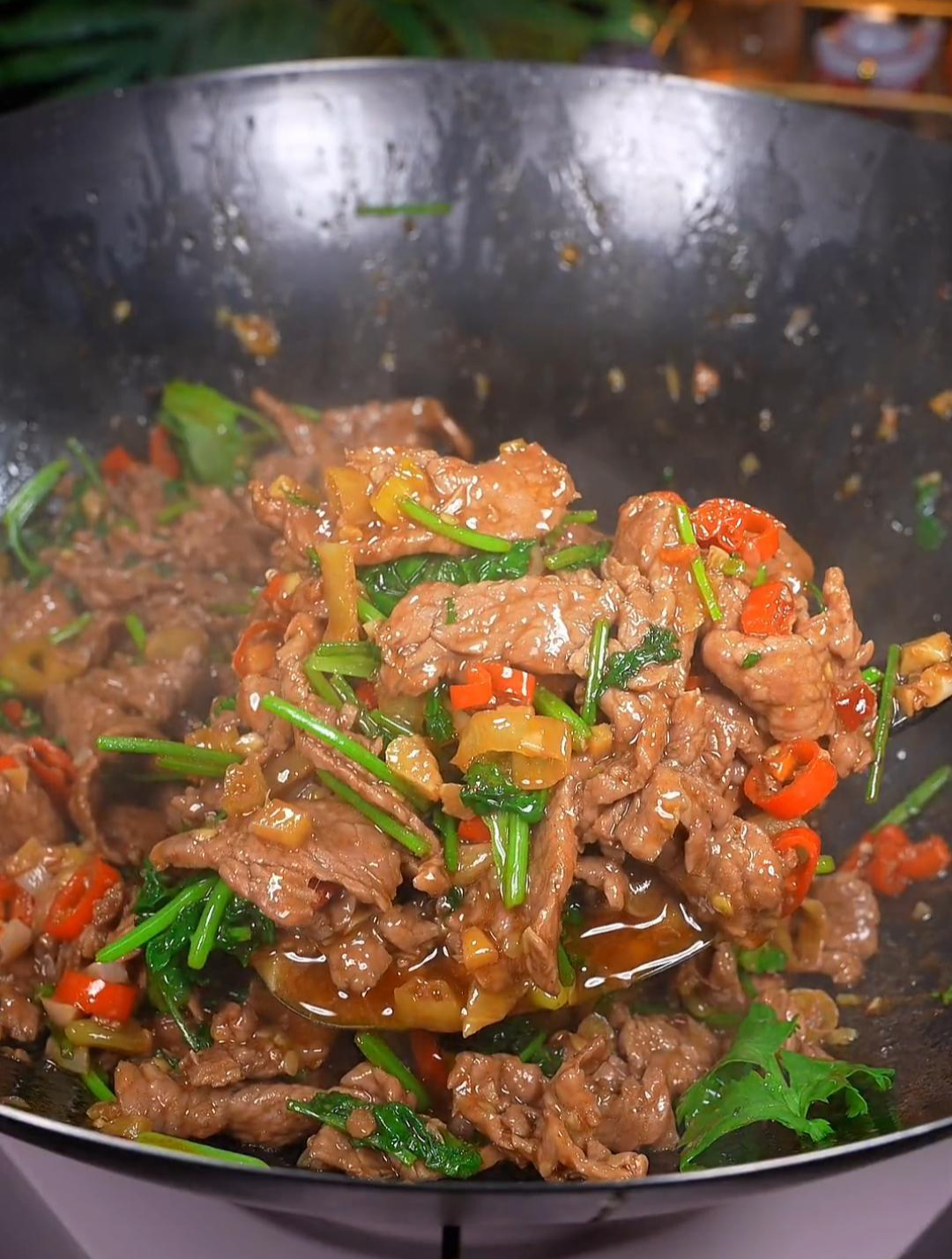 香菜炒牛肉,牛肉又嫩又滑,做法简单又下饭