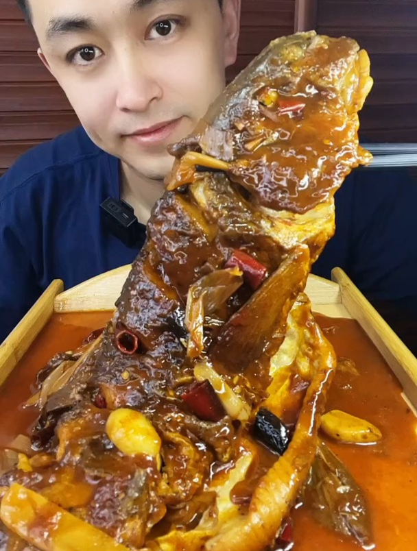 虫虫鱼,料上的足,顿出来的鱼太够味了,又鲜又嫩,非常好吃