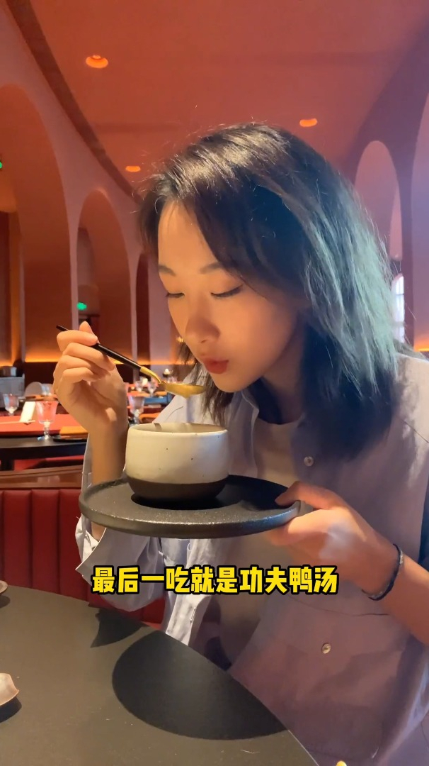 在西安花102可以吃明星级别的烤鸭,环境还超好,你敢信吗?