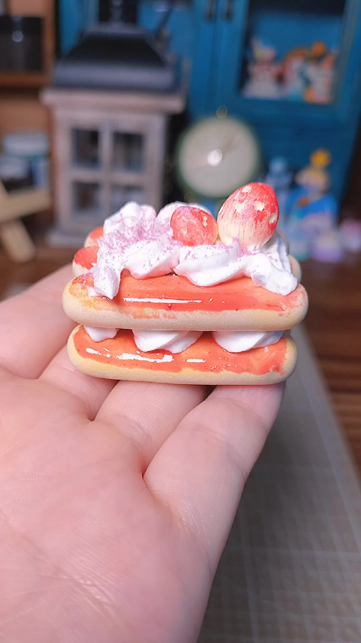 手工制作,草莓慕斯蛋糕粘土摆件教程