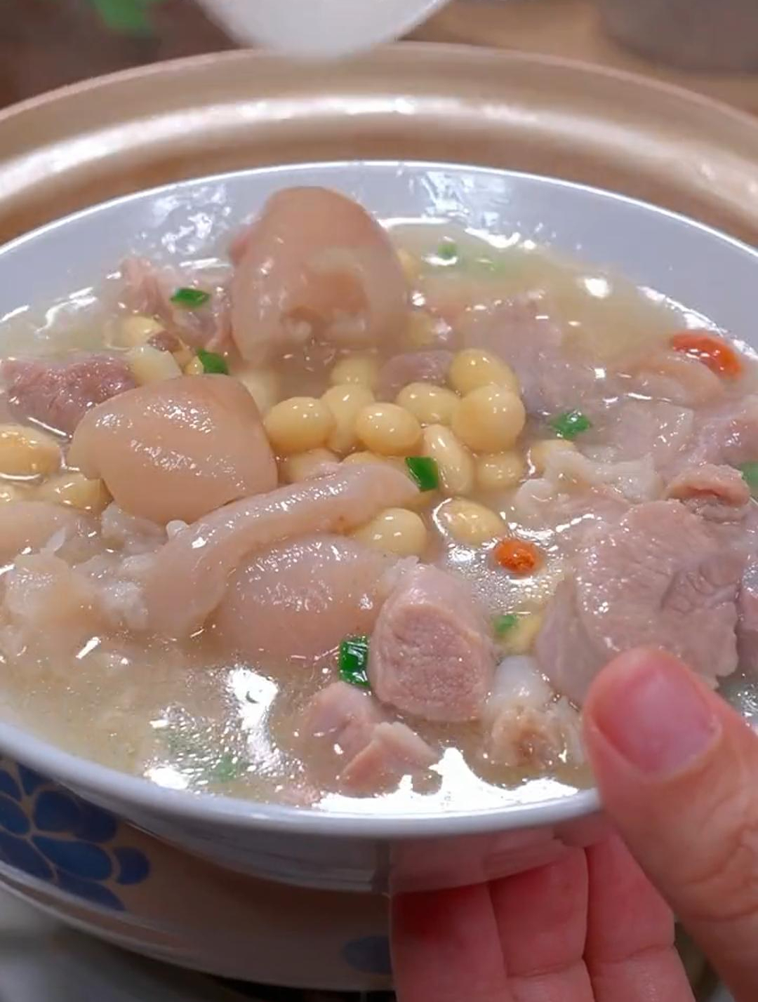 这样炖的猪脚汤汤色浓白
