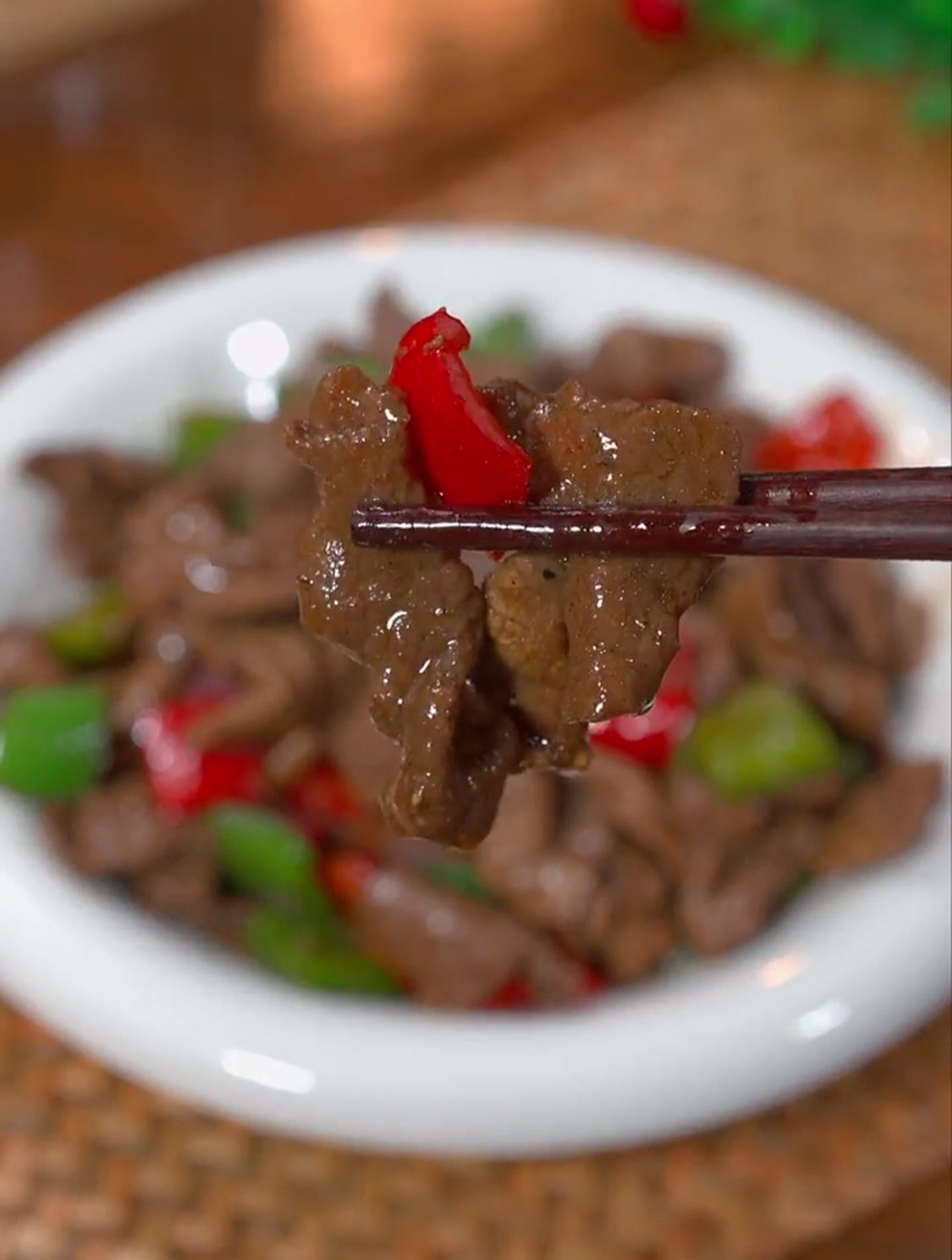 这样做的黑椒牛肉片鲜香滑嫩,孩子特别喜欢吃
