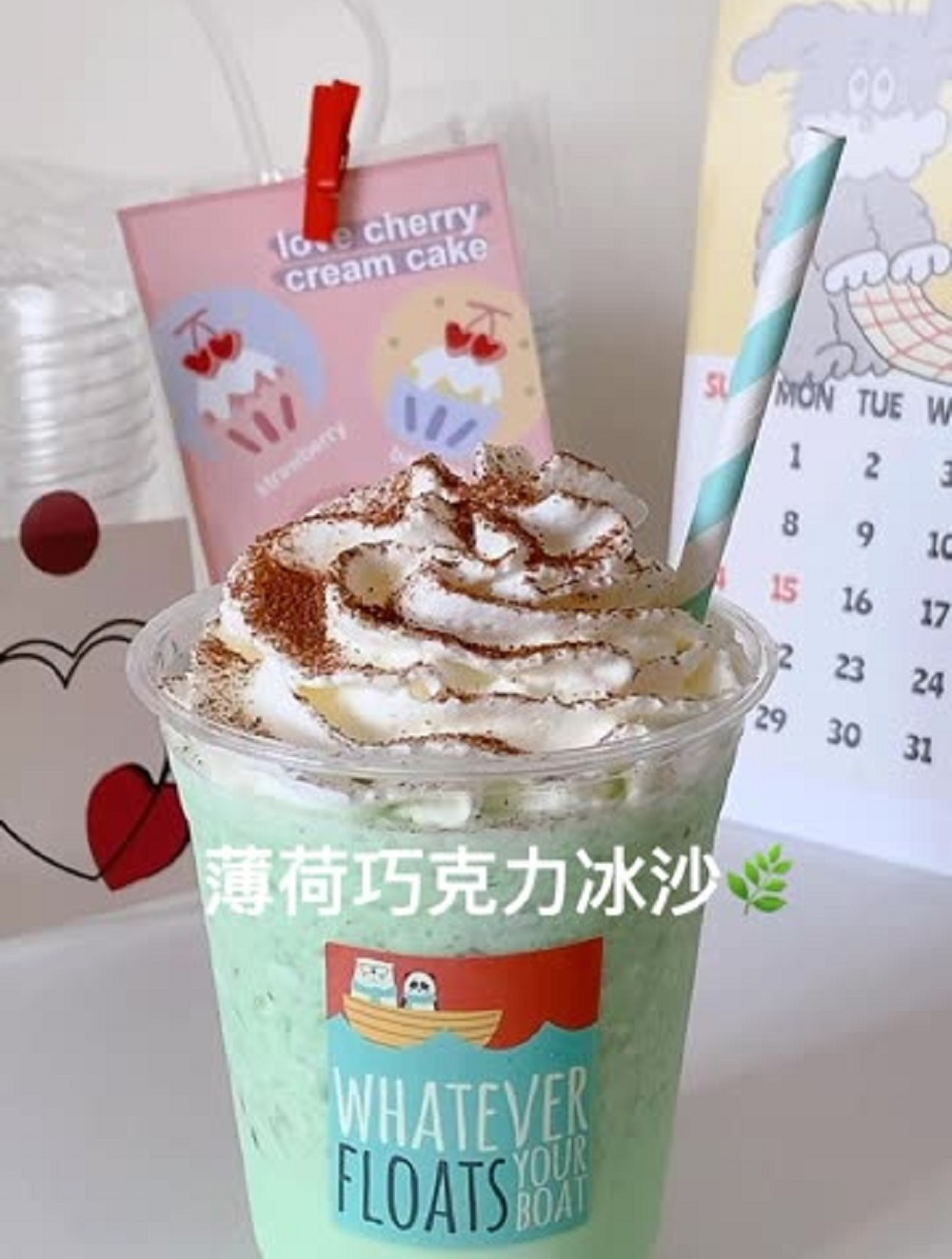 自制饮品:薄荷巧克力冰沙,薄荷味很好闻