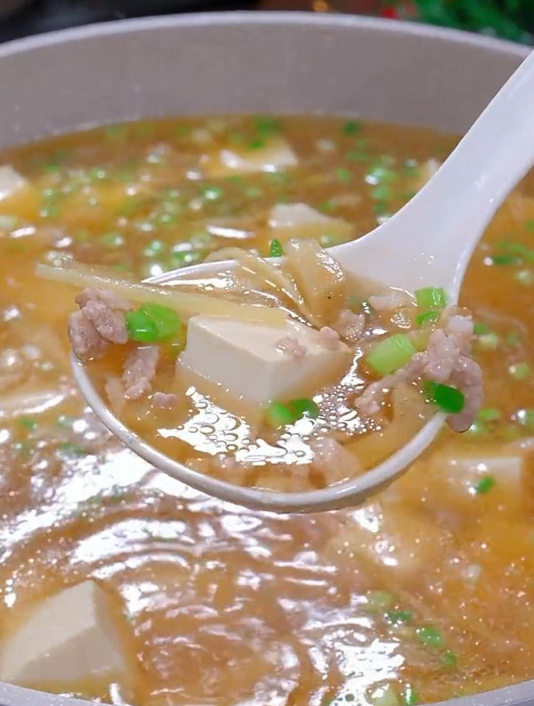 榨菜豆腐汤这样做,汤鲜味美,太好喝了