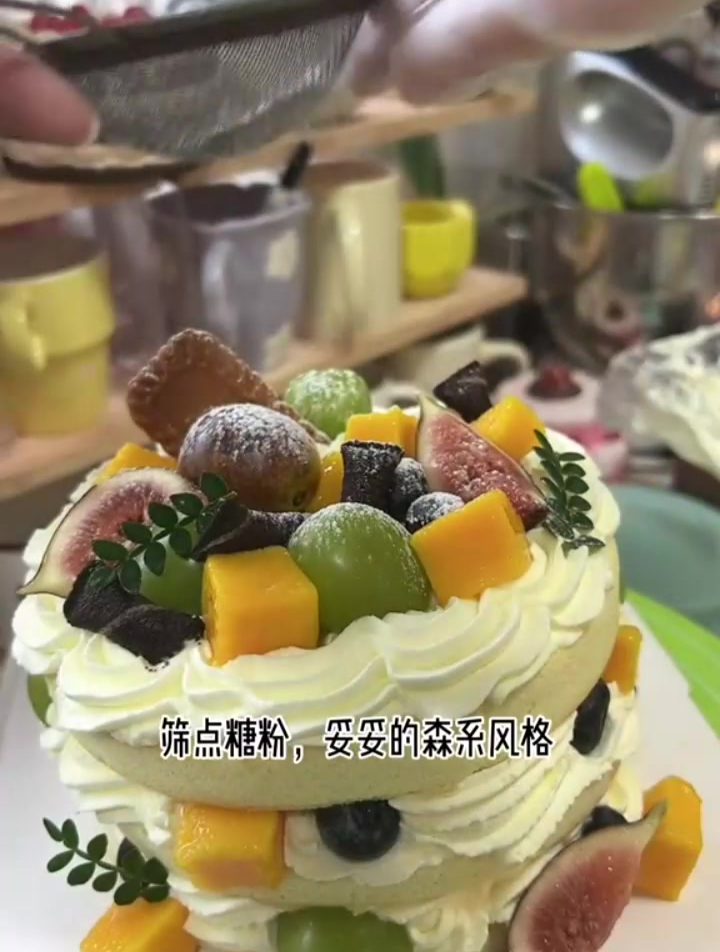 今天试着做了不太好看的重阳糕,还给妹妹做了森系裸蛋糕……