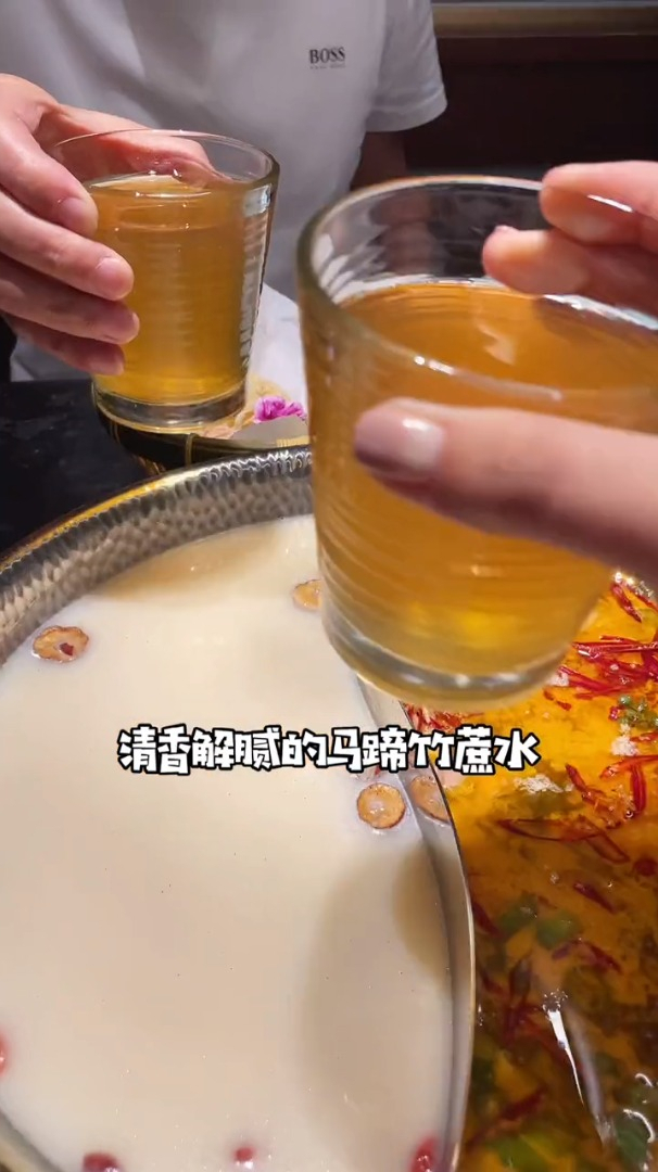 舌尖上的猪肚鸡火锅 除去辣锅番茄锅的火锅 捞王就是我的心头好!