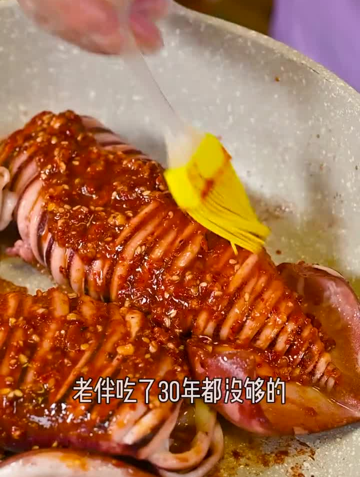 在我们朝鲜族,鱿鱼都是这样吃的,香辣滑嫩有嚼劲
