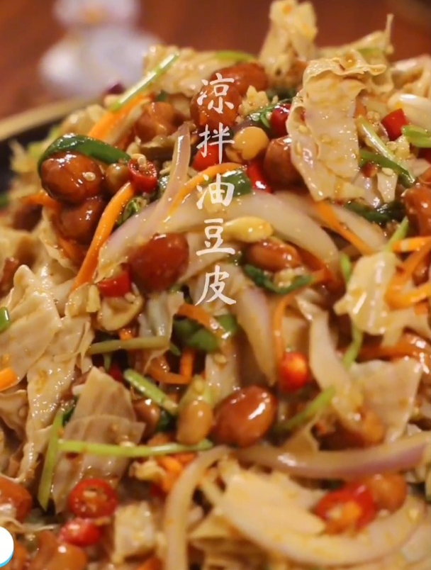 小时候半夜咳嗽的厉害 妈妈总会起来用勺子给我煎个鸡蛋
