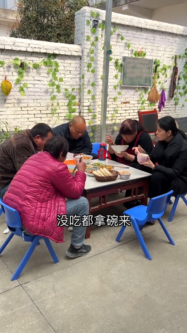 想要吃饱还要吃好,干活有劲,这一碗炒莜面鱼鱼吃着聊