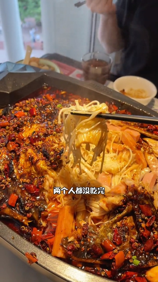 说到烤鱼,江边城外算是从小吃到大的老字号了,推荐怪味试试