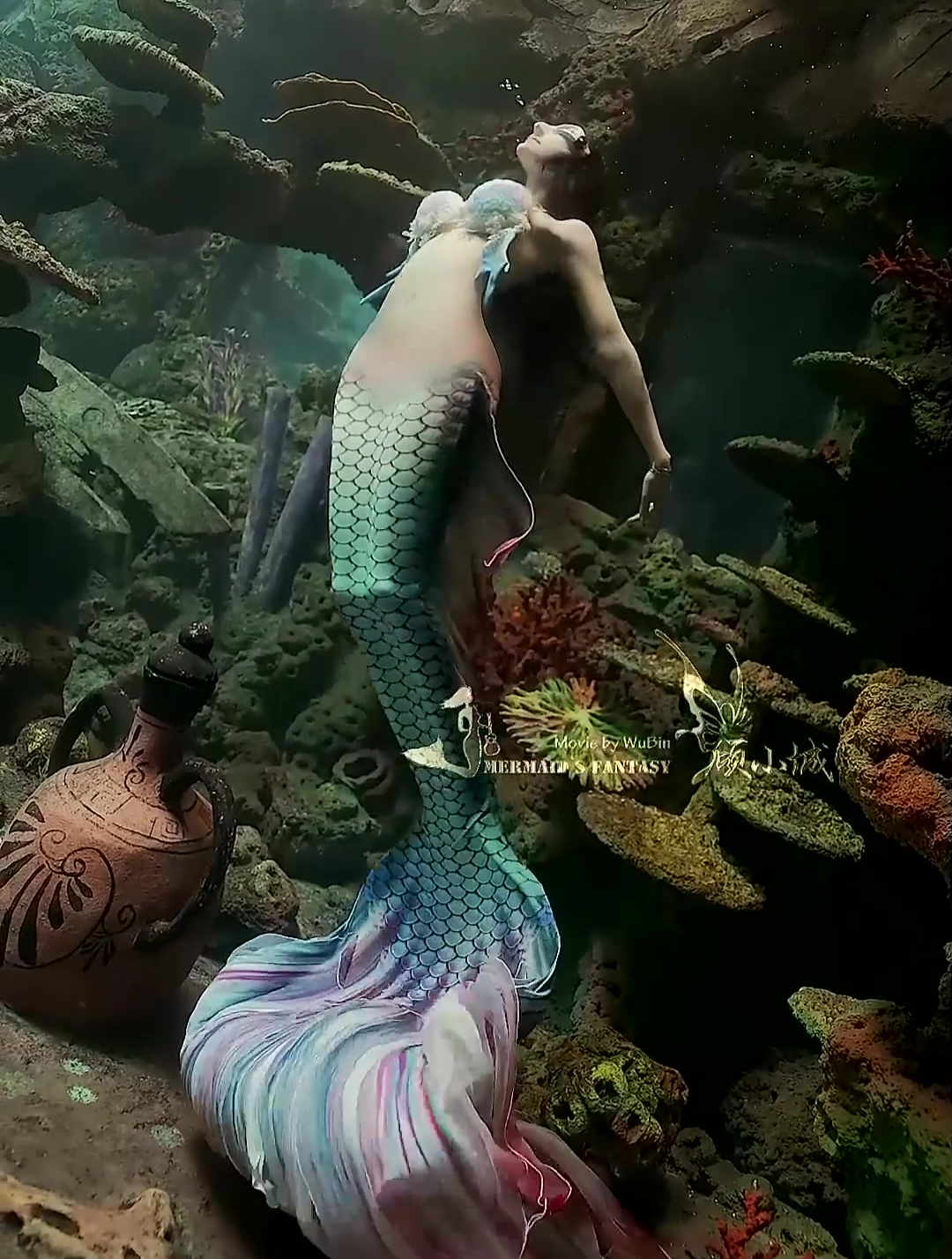 水下美人鱼,游泳馆自由潜水,摄像师都沦陷了!