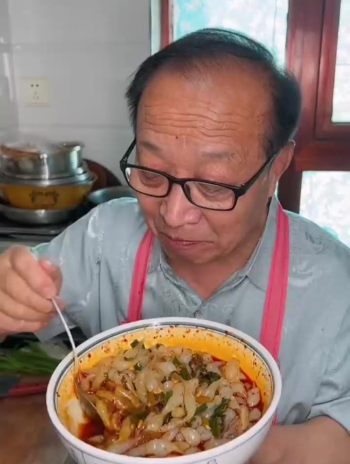 凉粉鱼鱼酸辣爽口,真好吃哈哈