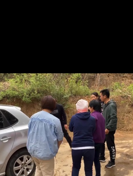 二丫第一次带大姑姐回娘家,不忘分享大姐卤的鸭架,吃完都夸好