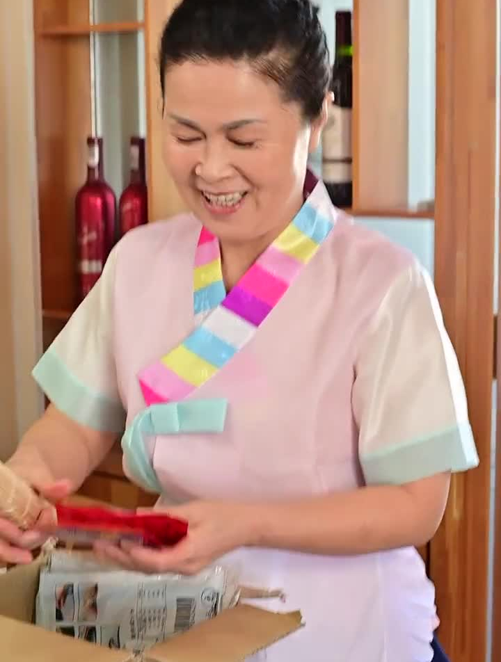 家庭版紫菜包饭,做饭很简单,喜欢吃什么就放什么