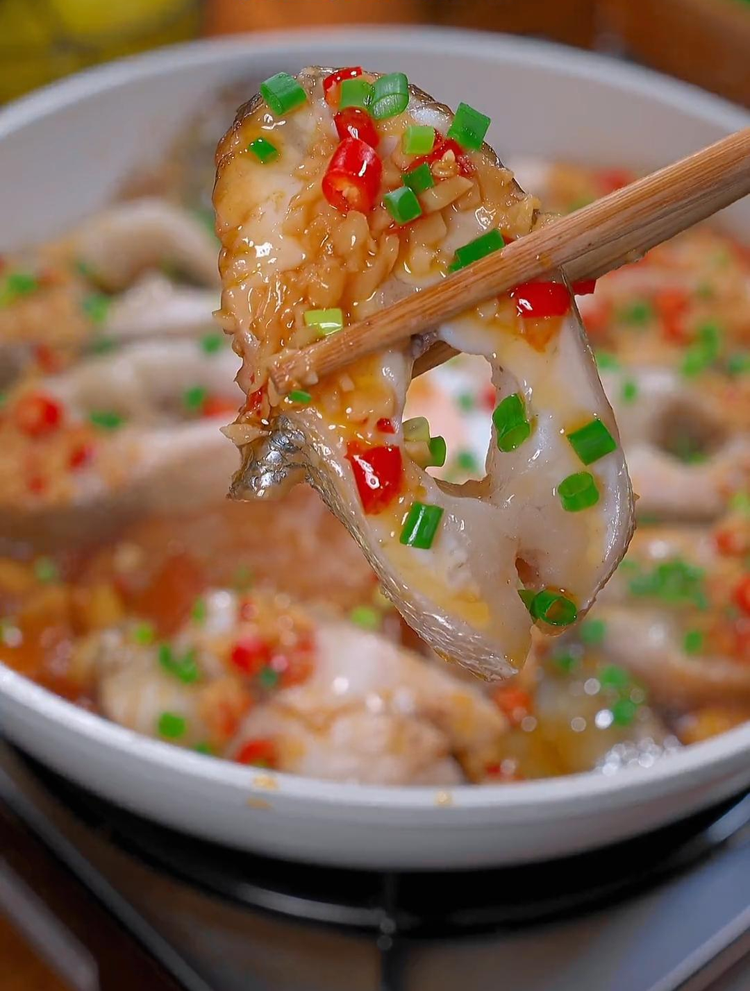 这样做的蒜香鲈鱼鲜嫩入味