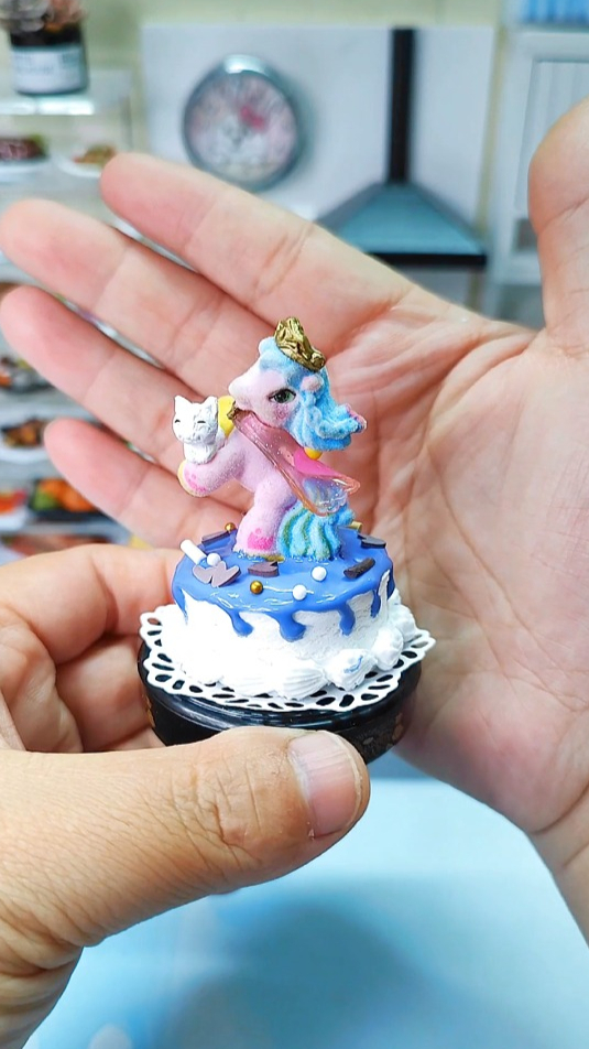 小马宝莉款生日蛋糕来啦!扭蛋玩具做的蛋糕也很可爱