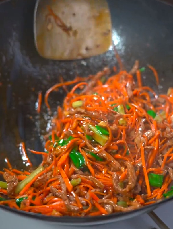 红萝卜炒肉丝做法