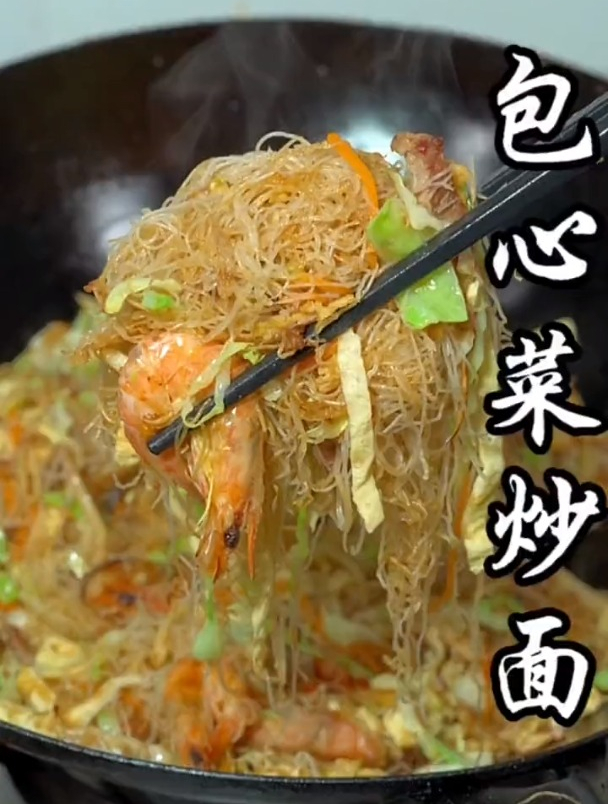 包心菜炒面做法,美食教程