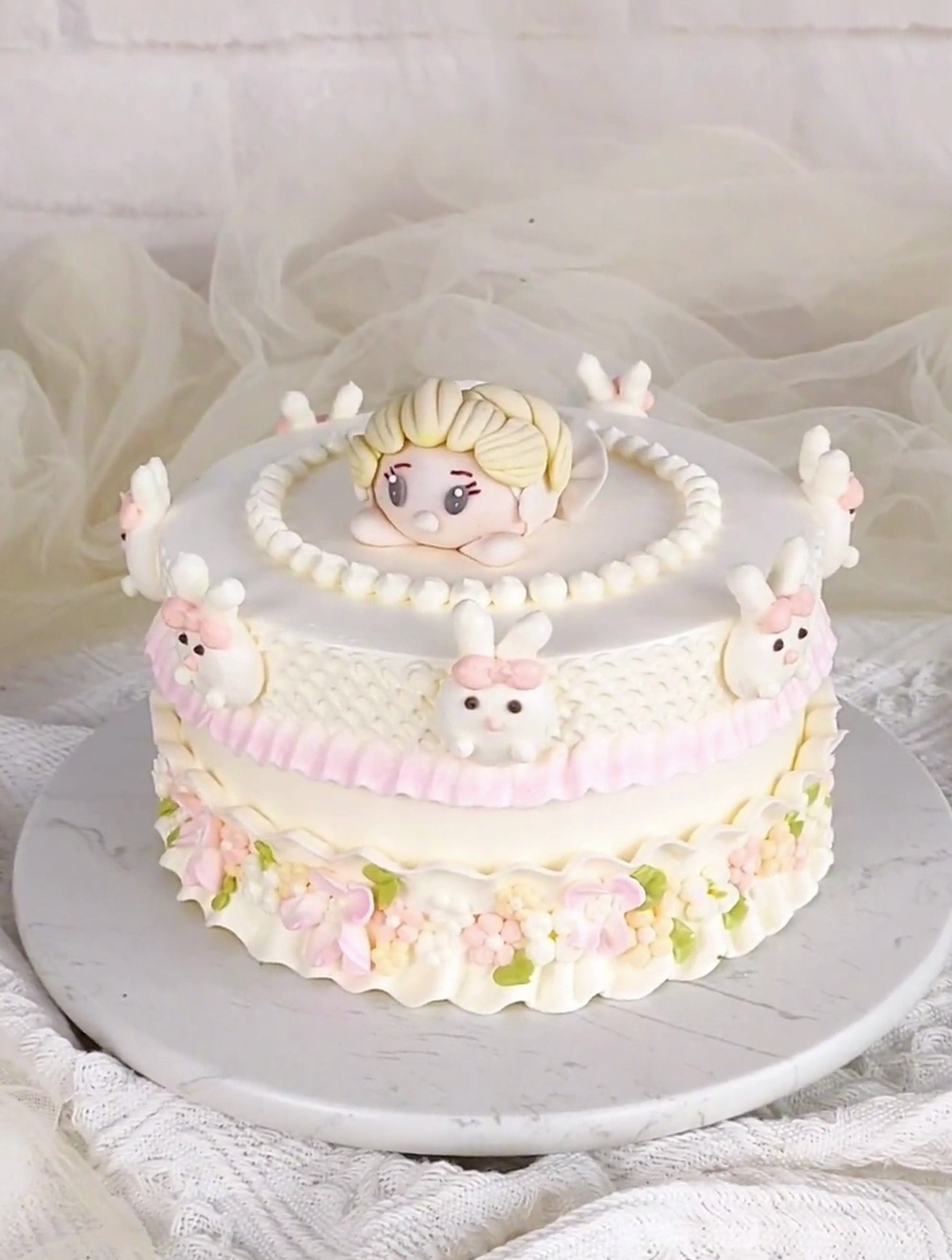 纯白蕾丝奶油蛋糕,可爱兔兔,纯洁美好,白色款喜欢吗