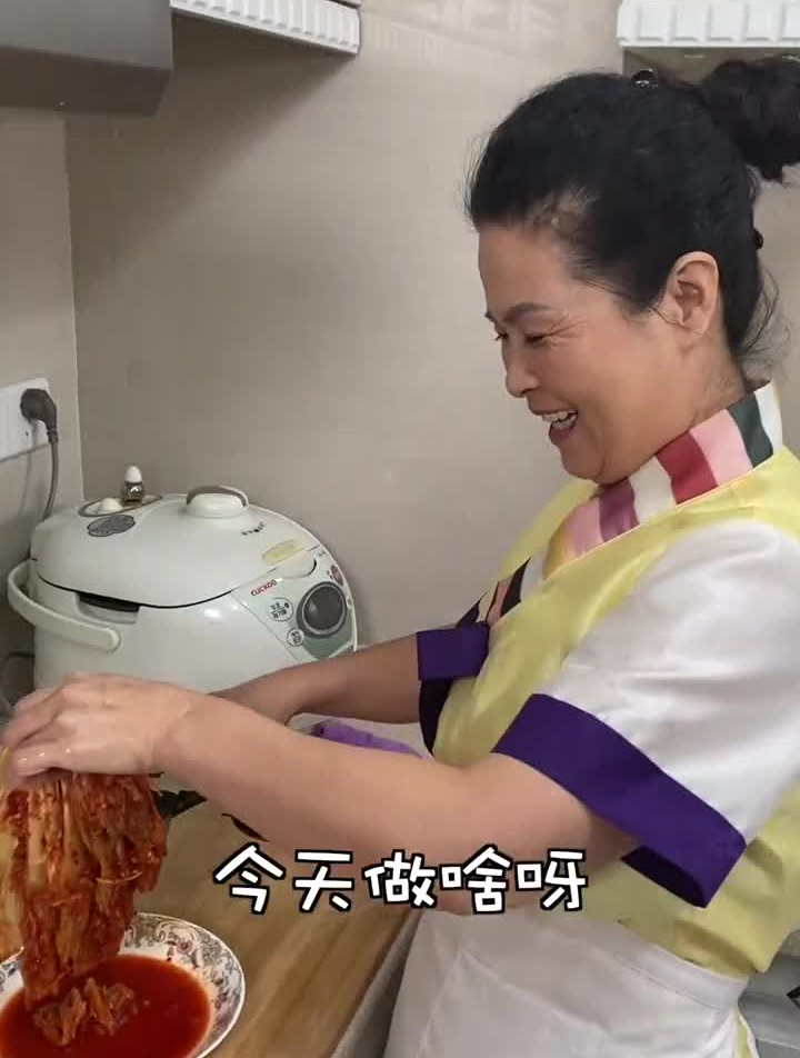 家里酸的辣白菜不要扔,拿来做辣白菜汤,隔壁小孩馋哭了