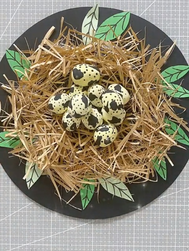 小朋友都喜欢的手工贴画-鹌鹑蛋,观察蛋壳的花纹特征