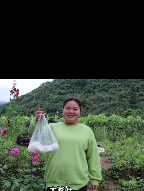 小婷做肉丝炒河粉太香了,自己炒真划算,连小兔崽都吃