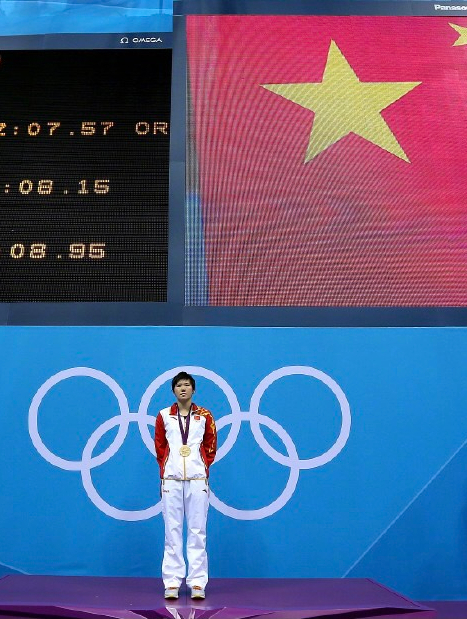 26岁叶诗文体验自由潜泳!化身美人鱼,中国游泳奥运冠军,金满贯