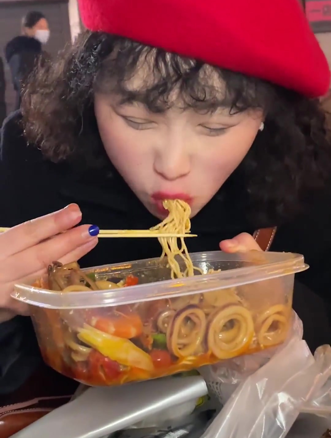 《艾特你那个一到半夜就饿的贪吃朋友》