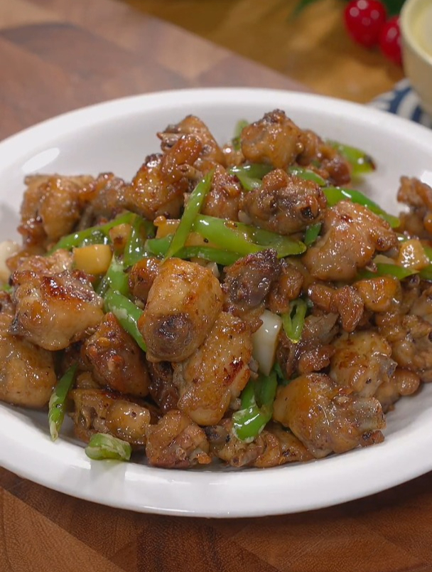 这个青花椒鸡,我都连着吃了一周了,麻辣清香,越吃越好吃