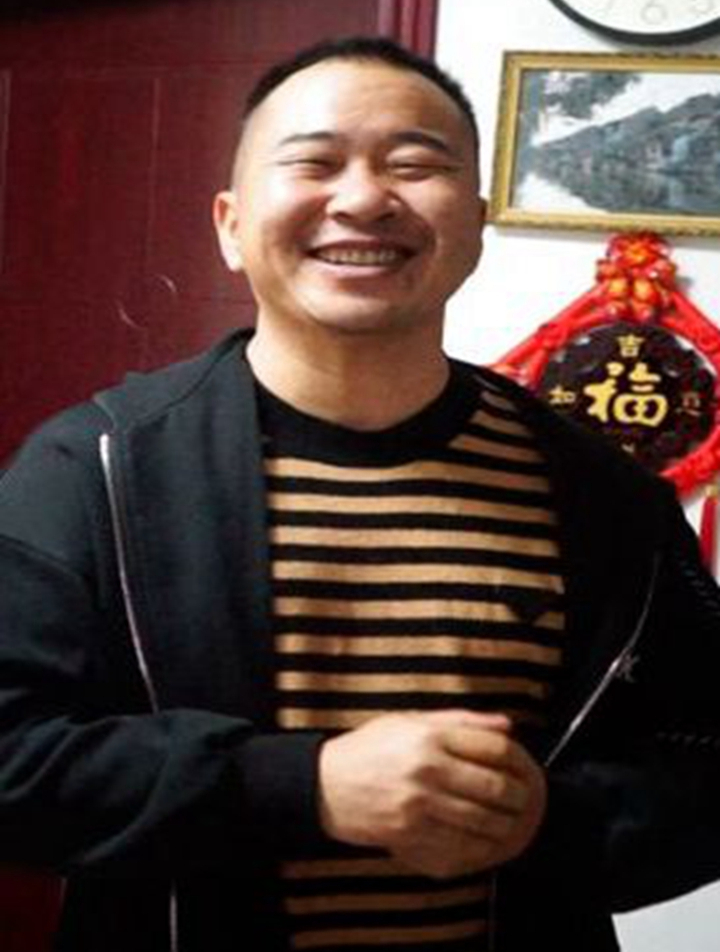 朋友家稻田里的鱼多到吃不完起码几十条聚集在一起4
