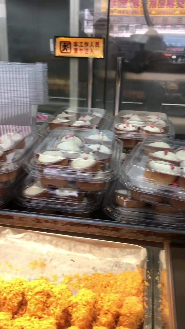 网红打卡面包房走过航天桥突然想起来