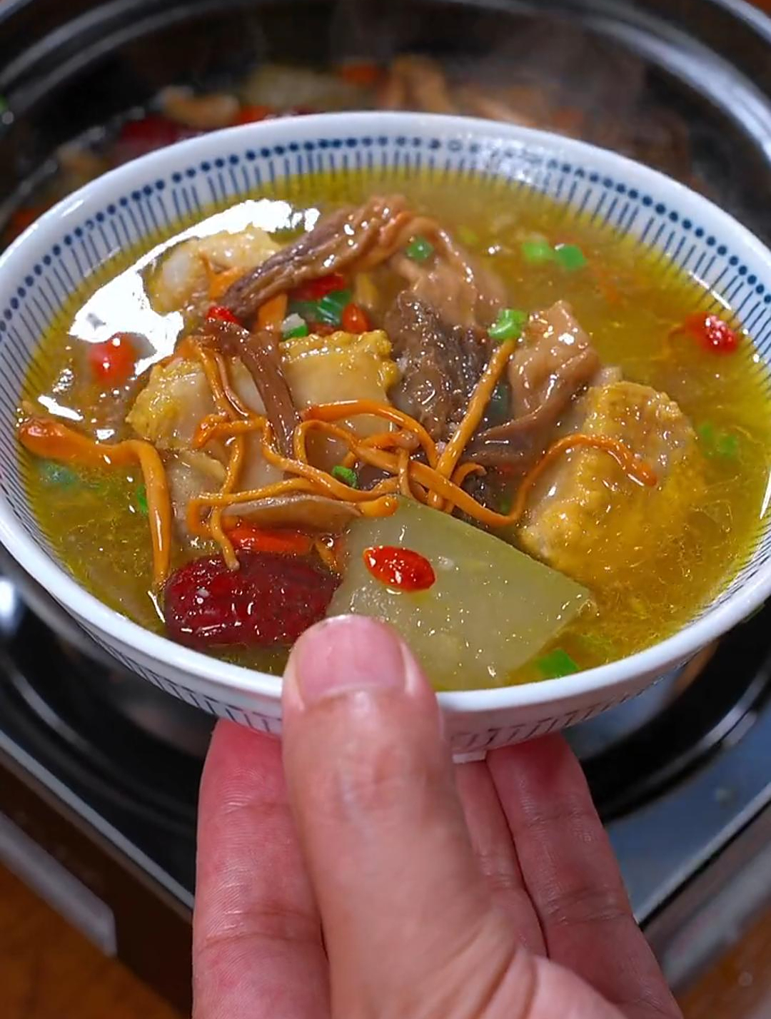 这样做的菌菇冬瓜排骨汤,非常适合夏天喝