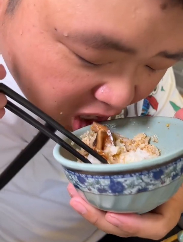 排骨米饭米饭管饱,黄焖鸡挺下饭