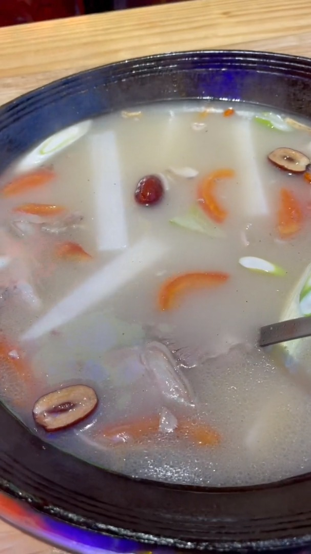 寒冬进补～真材实料烫皮羊肉锅