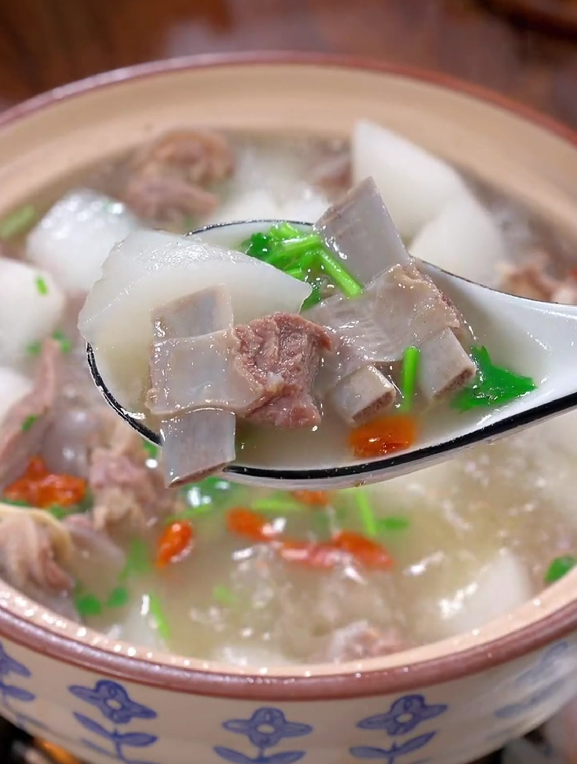 这样炖的羊肉汤,汤鲜味美又营养