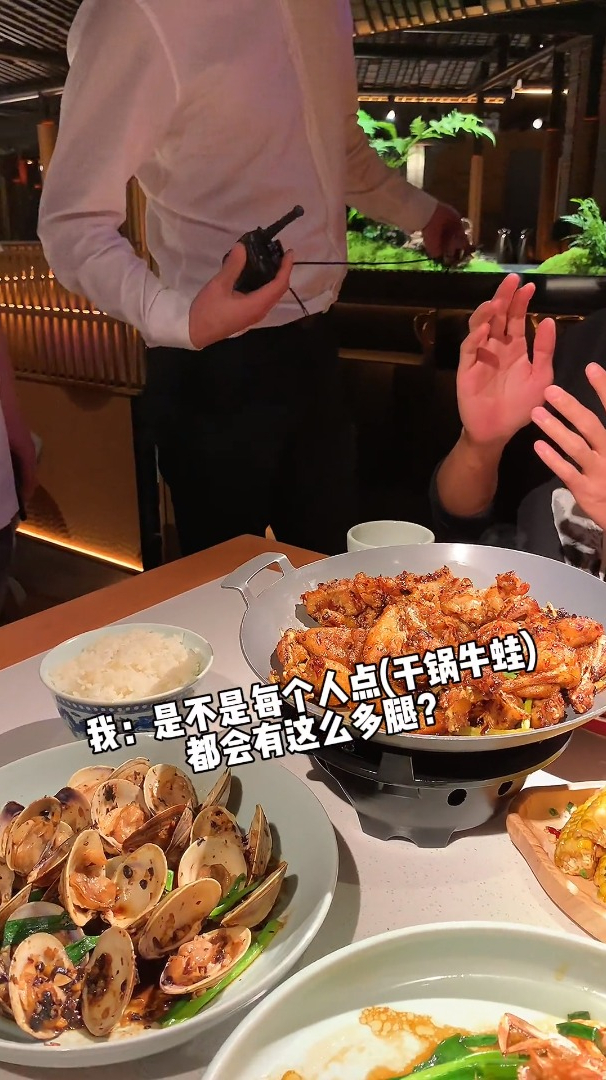 环境贼棒的辣炒海鲜餐厅,价格却这么亲民