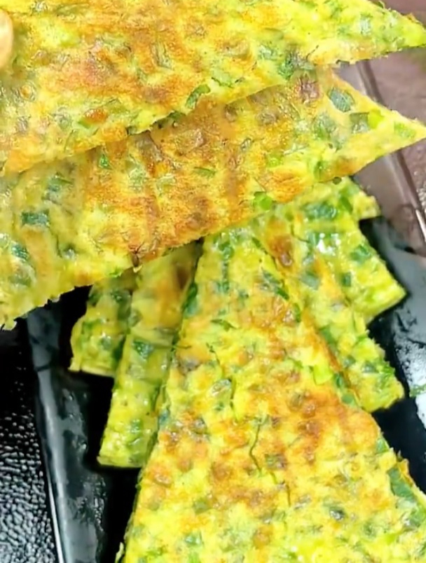 家常菜教程 韭菜蛋饼怎么做