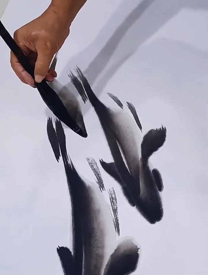 四尺横幅写意九鱼。笔墨流畅,布局得体,一副新创精品