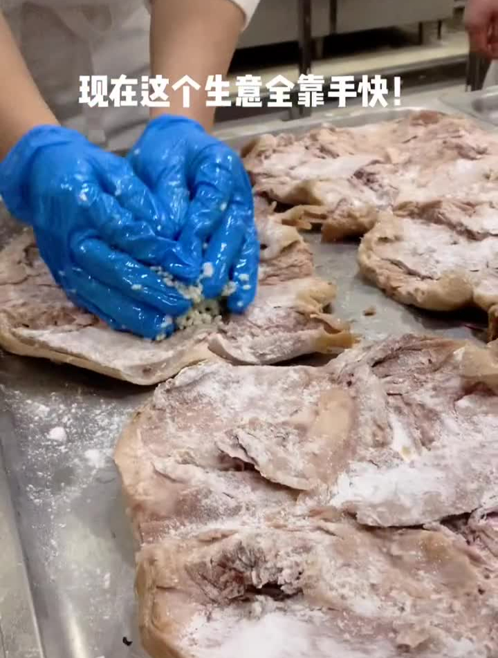 姿势要帅动作要快。最好卖的还是我们的,糯米鸭方!