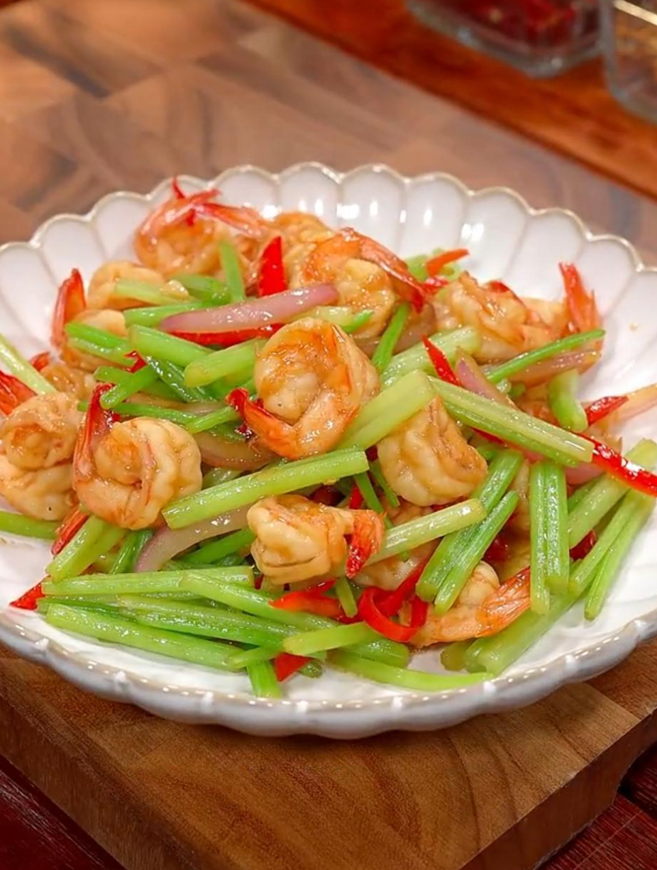 芹菜炒虾仁,鲜香滑嫩,营养又好吃