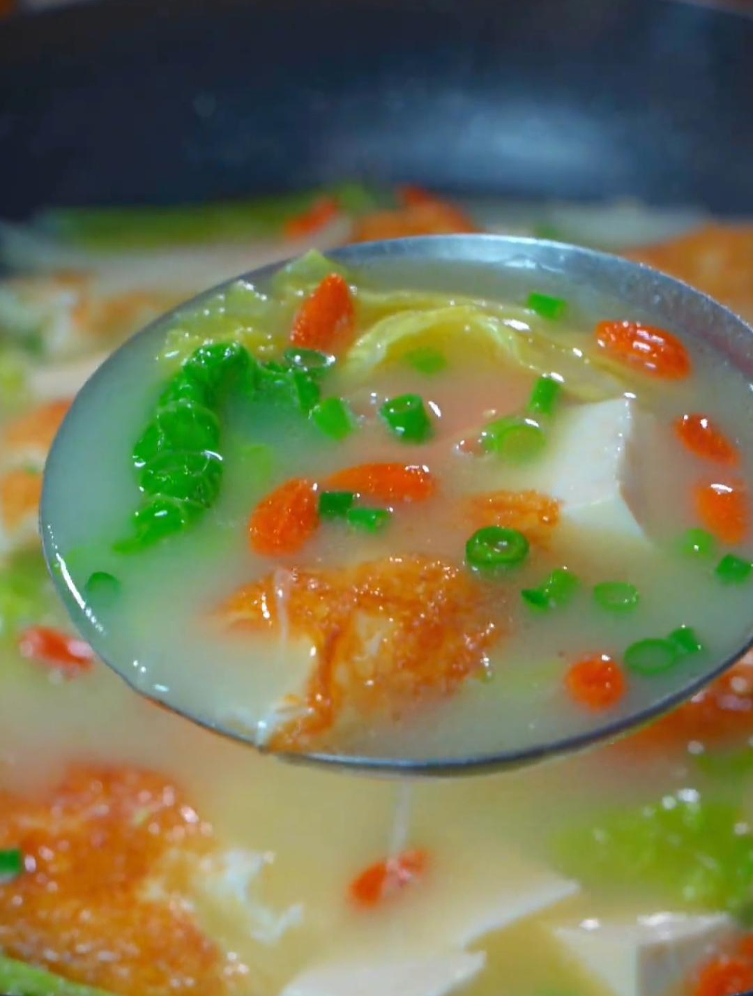 汤鲜味美的白菜豆腐汤