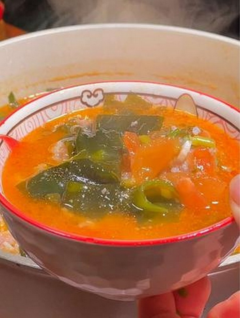 没胃口的可以试试这个酸甜开胃的西红柿肉丸裙带菜汤
