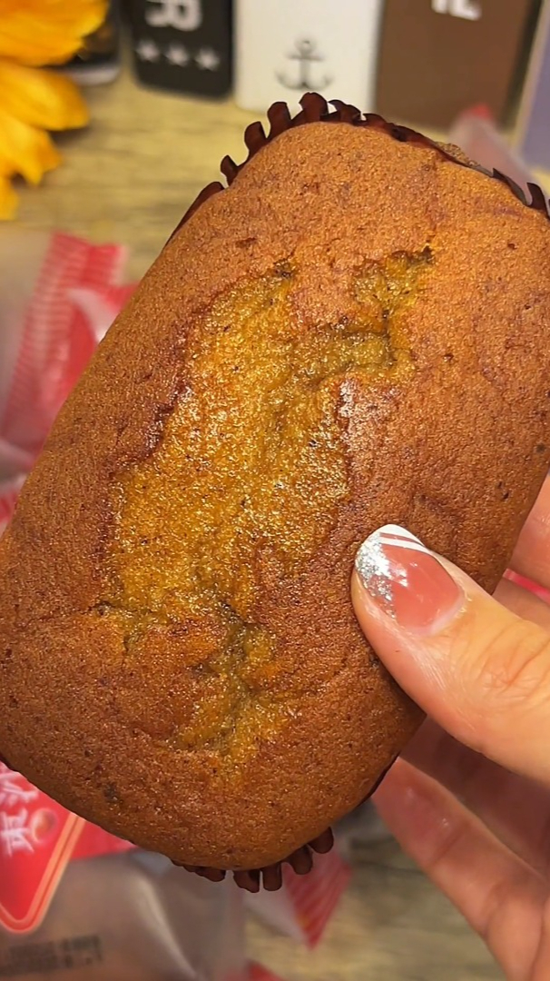 这个桃李家的枣沙蛋糕真的太好吃了,松松软软,甜而不腻