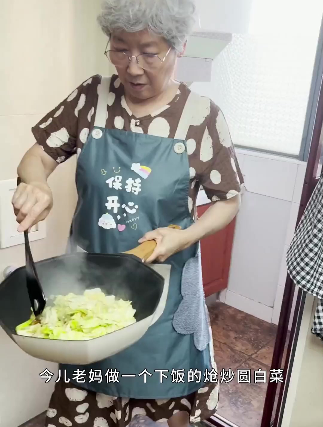 超下饭的蔬菜做法!让俩宝儿疯狂点名的炝炒圆白菜!